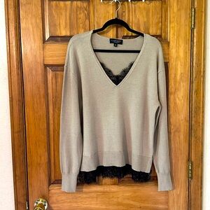 Laundry by Shelli Segal Ultra soft sweatshirt lace trim. Beige/ tan size Large